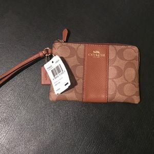 COACH ZIPPERED WALLET NEW